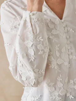 Blouse brodée