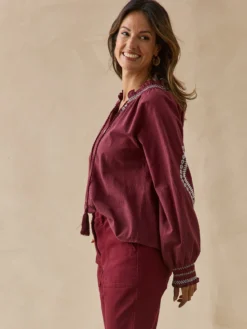Blouse brodée