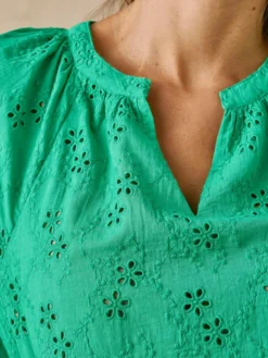 Blouse en broderie anglaise