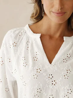 Blouse en broderie anglaise