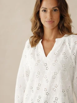 Blouse en broderie anglaise
