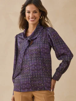 Blouse en satin avec lavallière