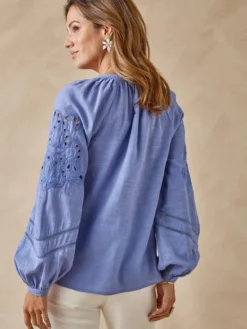 Blouse manches brodées