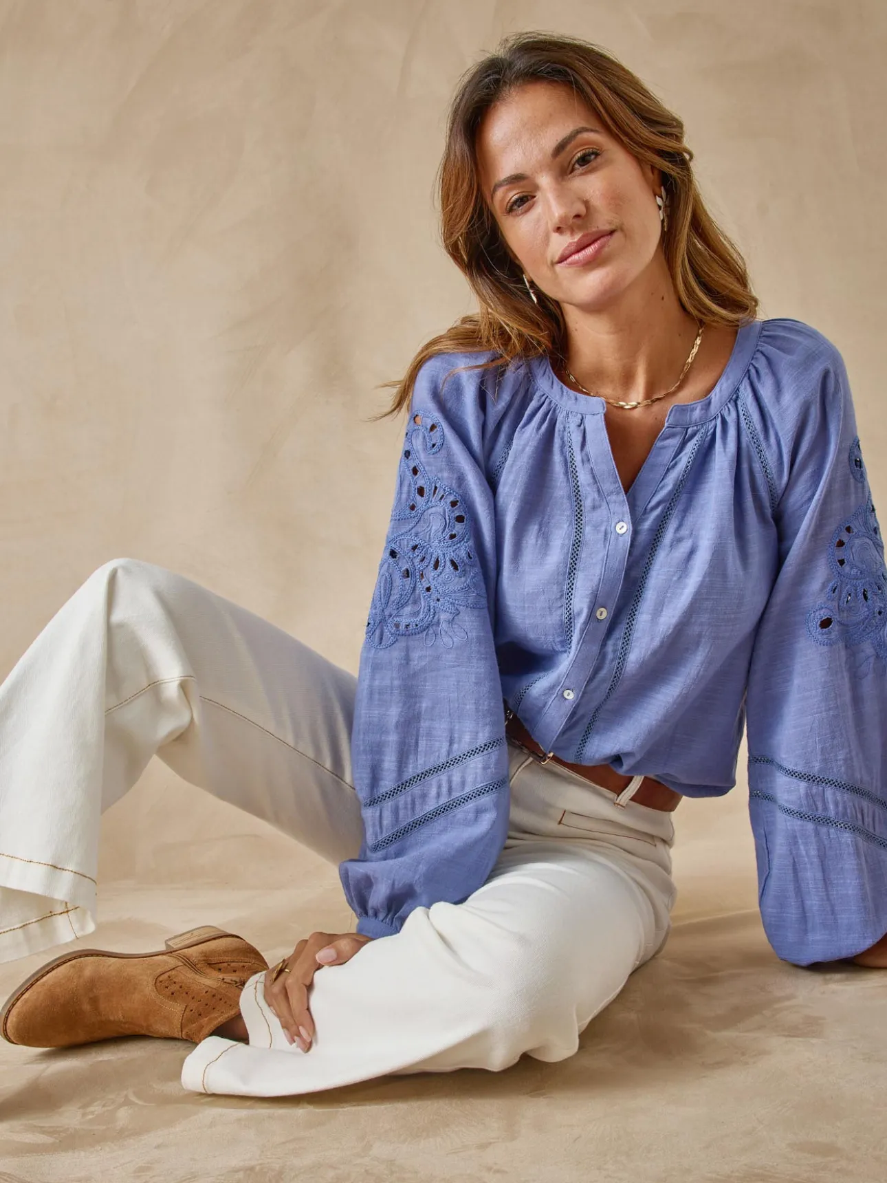 Blouse manches brodées
