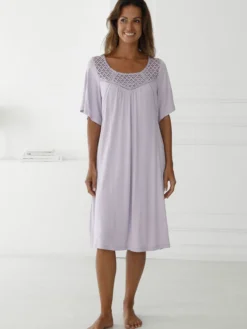 Chemise de nuit courte évasée fluide