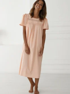 Chemise de nuit évasée en plumetis