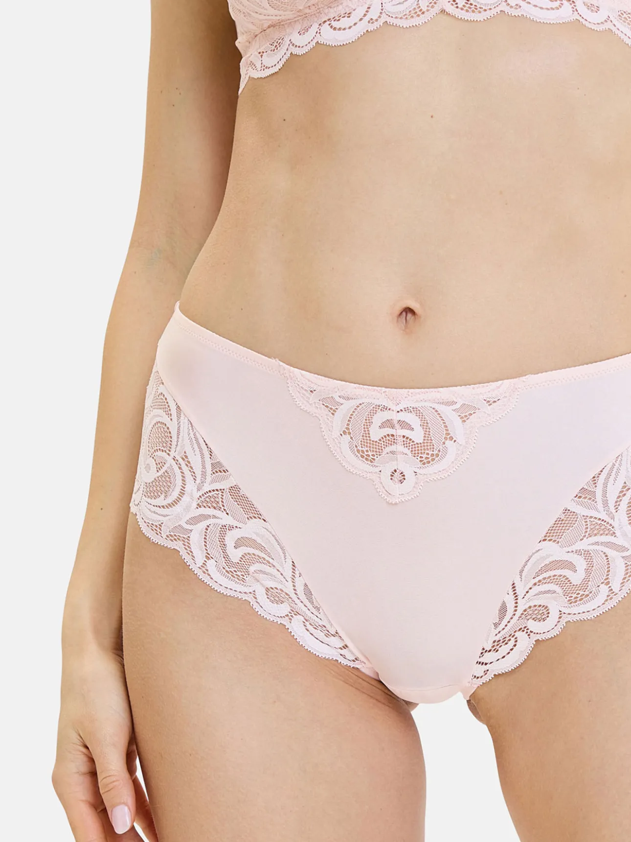 Culotte haute dentelle et microfibre