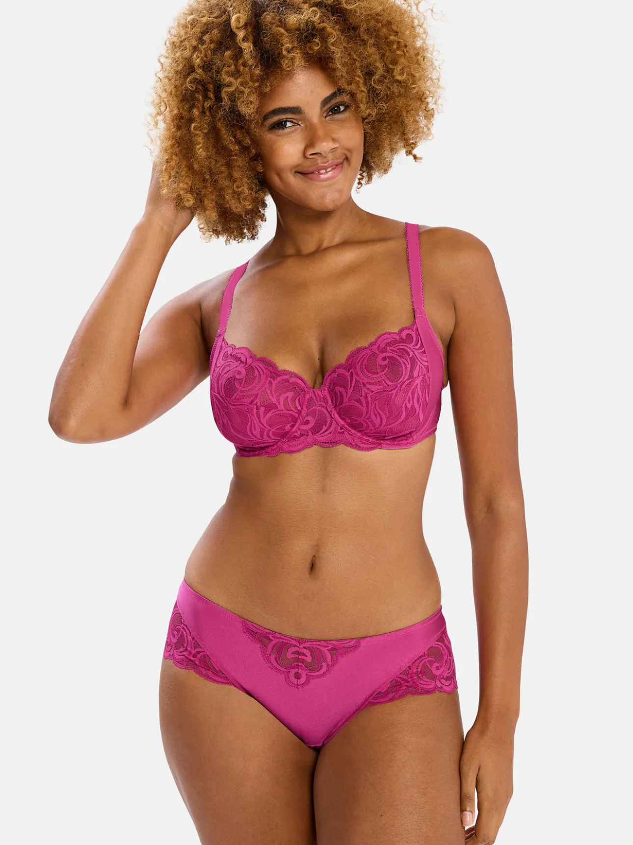 Culotte haute dentelle et microfibre