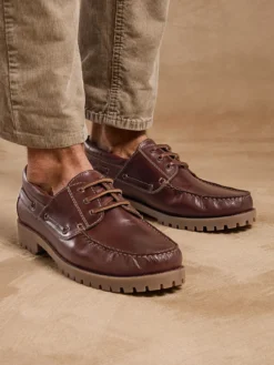 Derbies en cuir style bateau