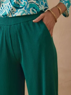 Pantalon large et droit