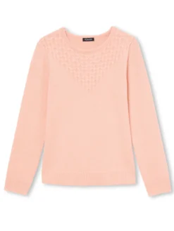 Pull avec jeu de maille pointelle