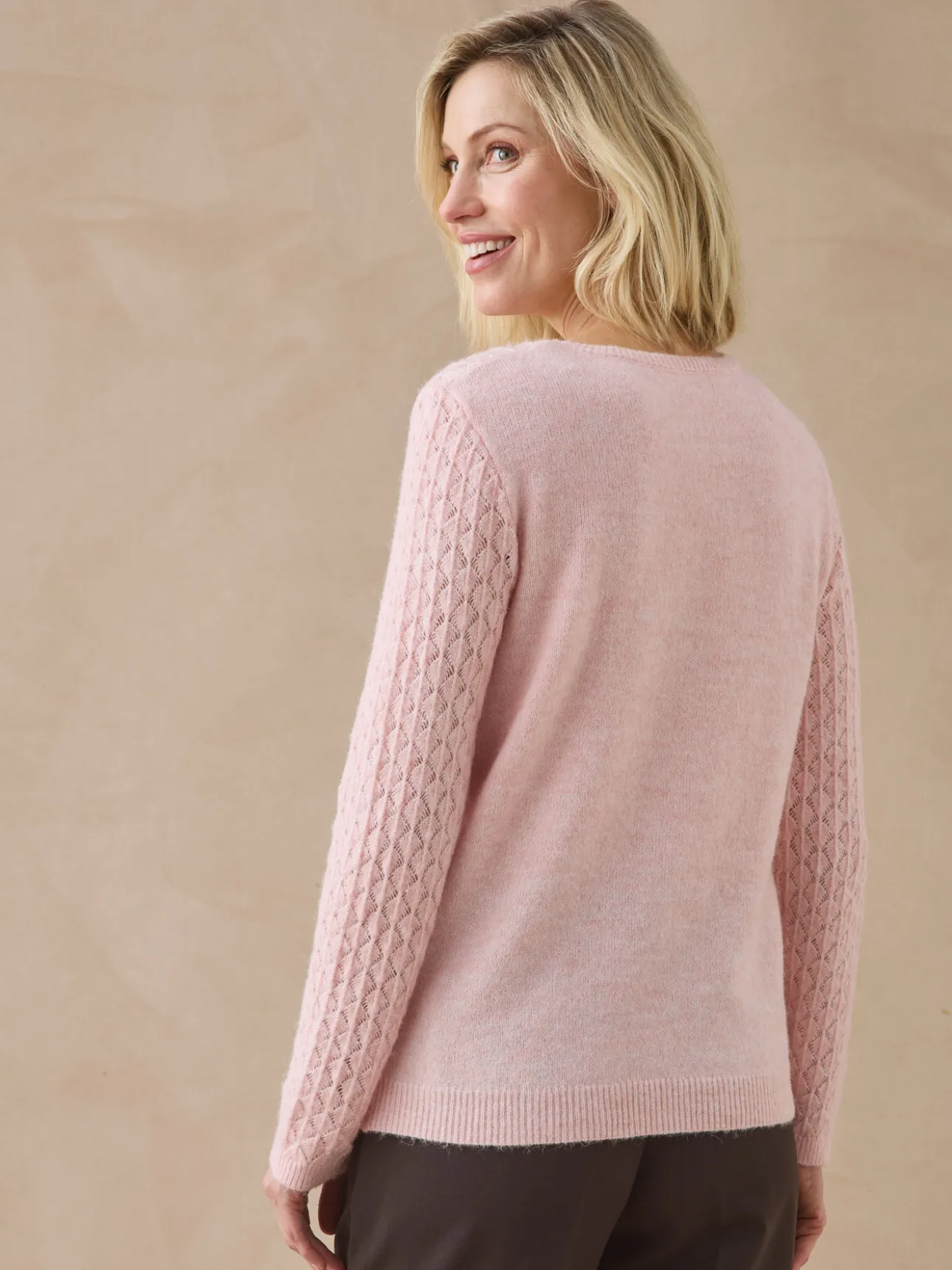 Pull avec jeu de points fantaisie