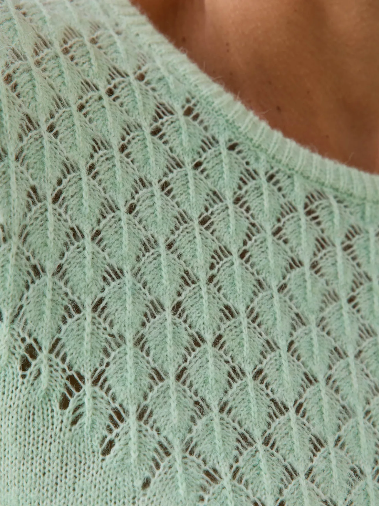 Pull avec jeu de points fantaisie