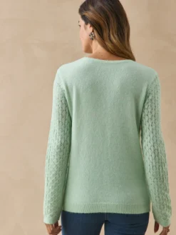 Pull avec jeu de points fantaisie