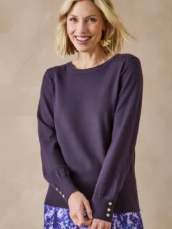 Pull boutons-bijoux aux manches