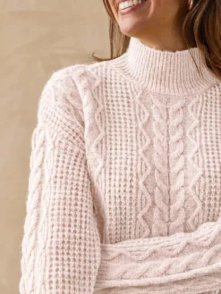 Pull col montant en maille fantaisie