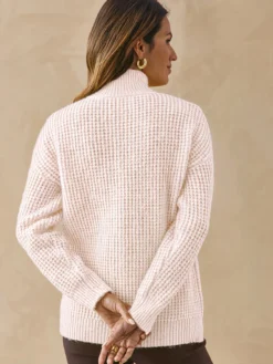Pull col montant en maille fantaisie