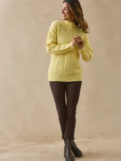 Pull col montant en maille fantaisie