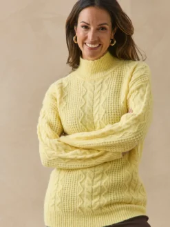 Pull col montant en maille fantaisie