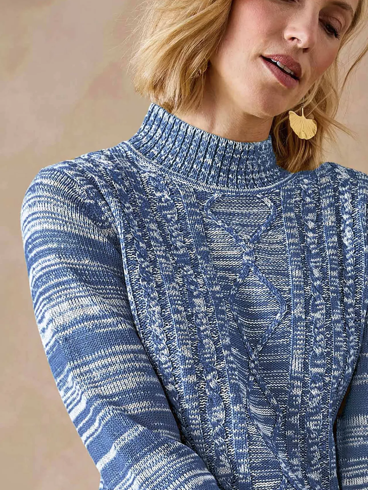 Pull col montant maille torsadée