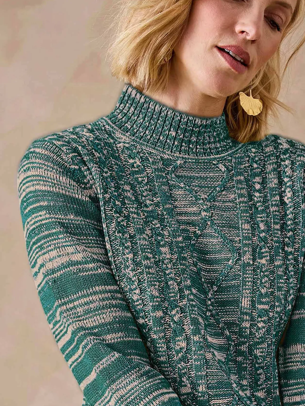 Pull col montant maille torsadée