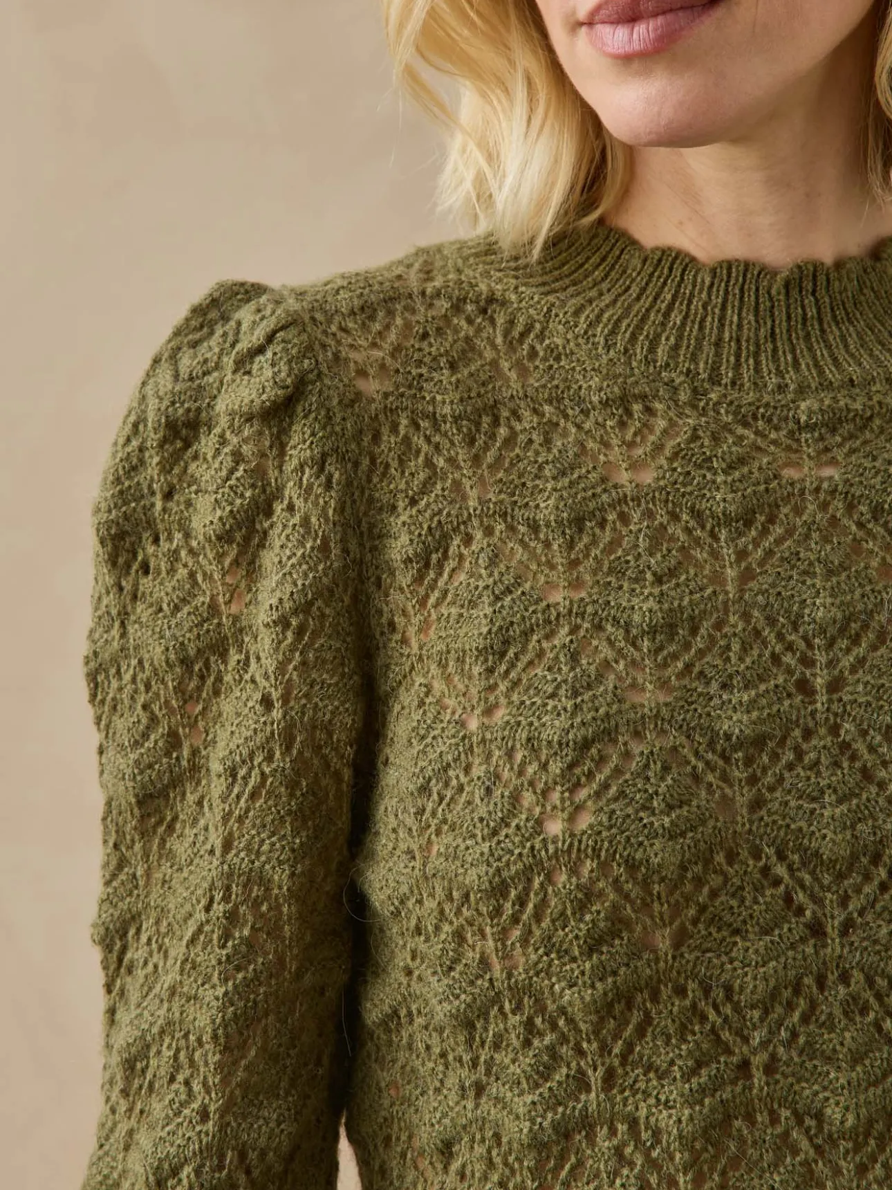 Pull col montant point fantaisie ajouré