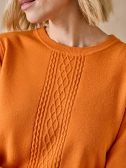 Pull jeux de mailles et torsades