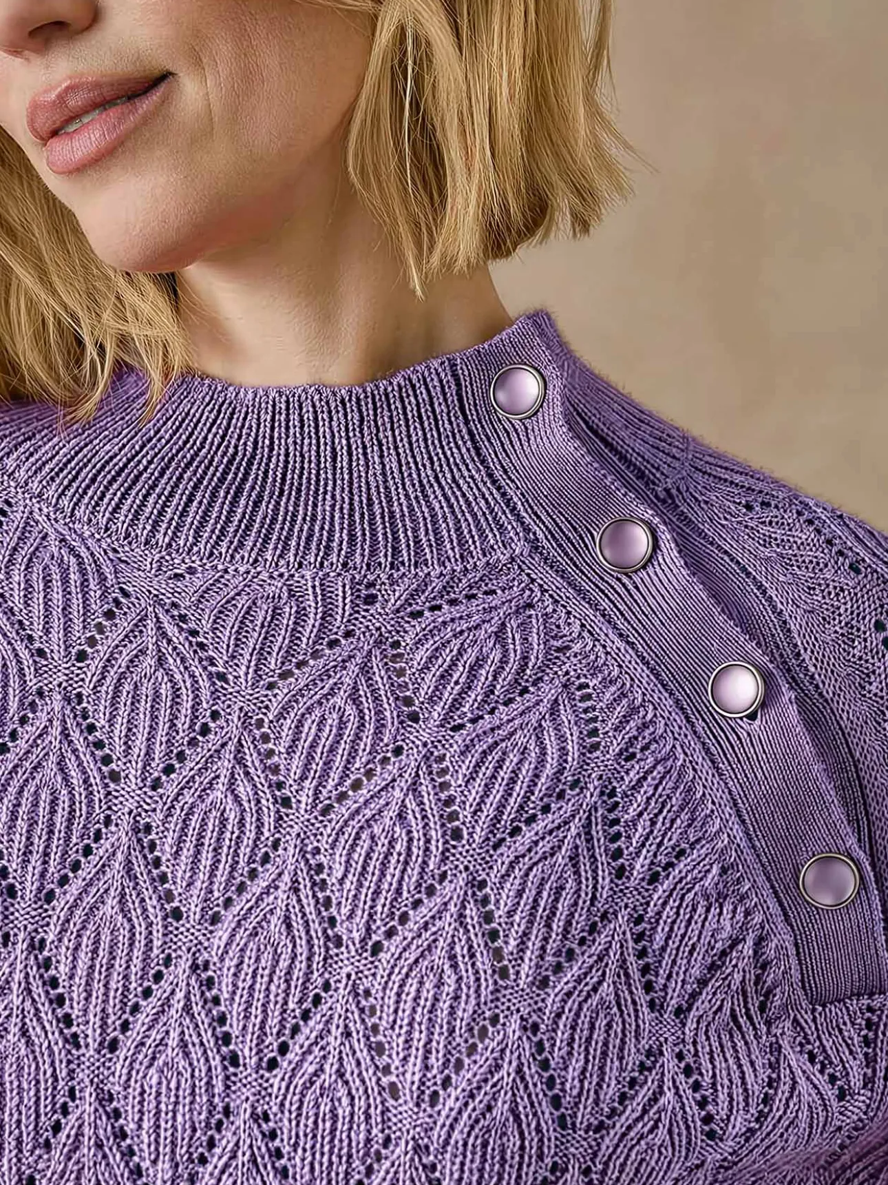 Pull maille fantaisie col montant