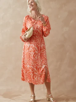 Robe ample en tissu satiné