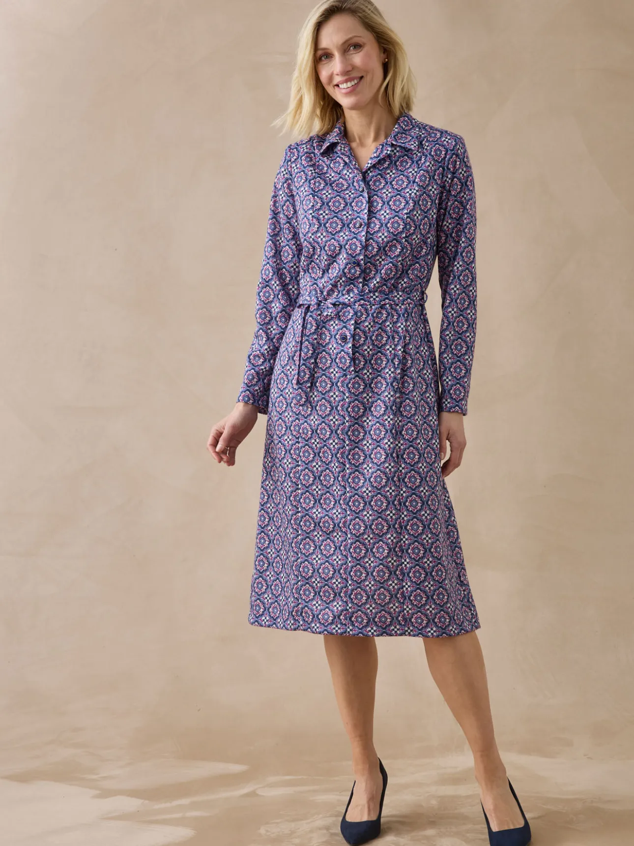 Robe classique en maille fluide