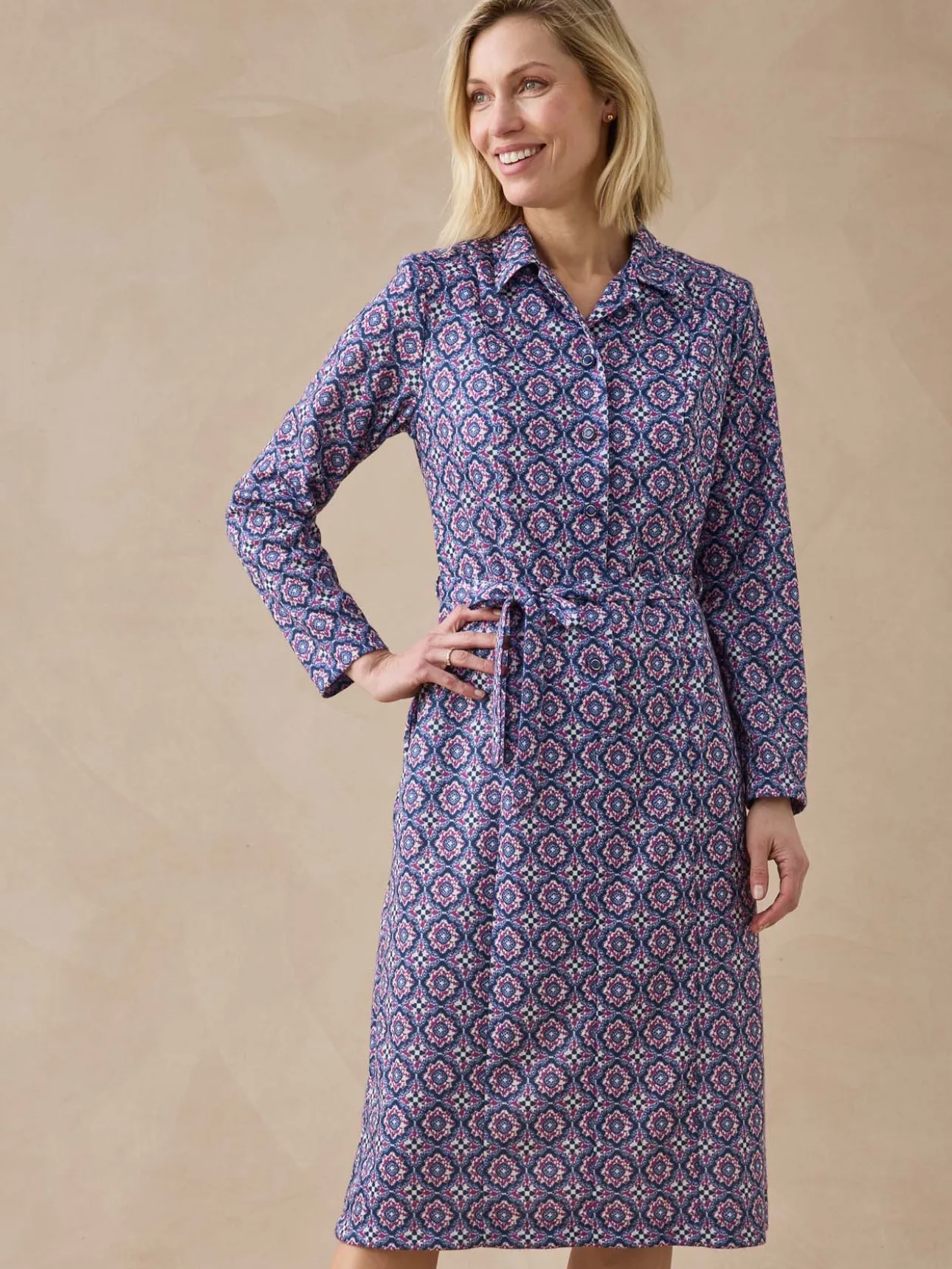 Robe classique en maille fluide