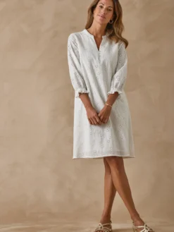 Robe en broderie anglaise