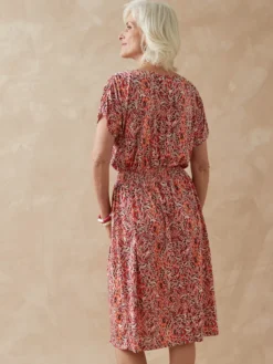 Robe encolure bateau en maille fluide