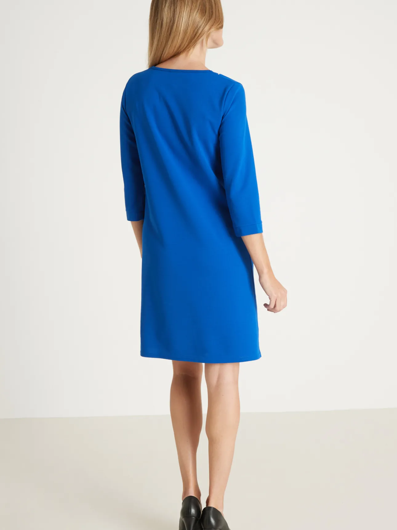 Robe housse en maille fluide
