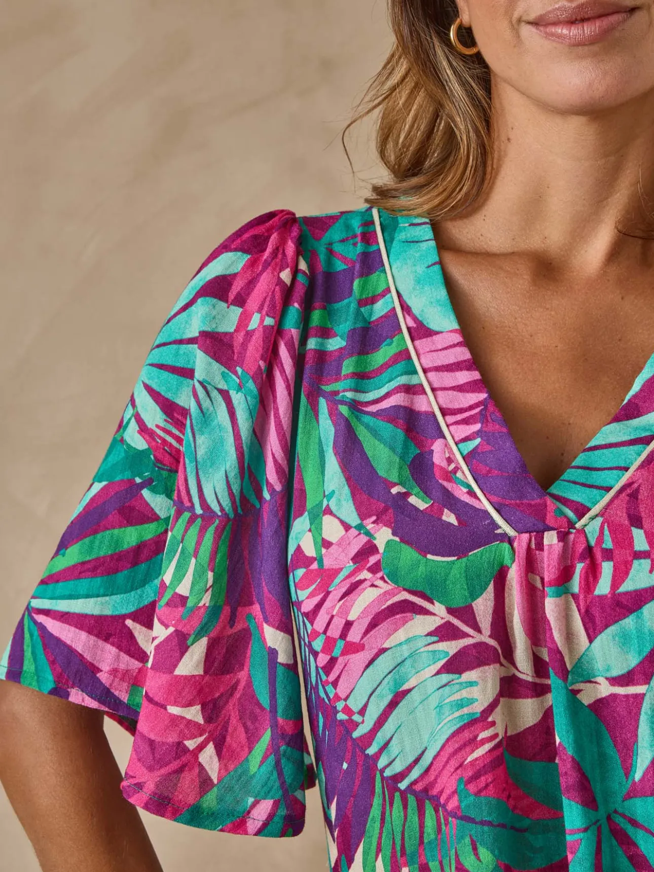 Robe manches papillon