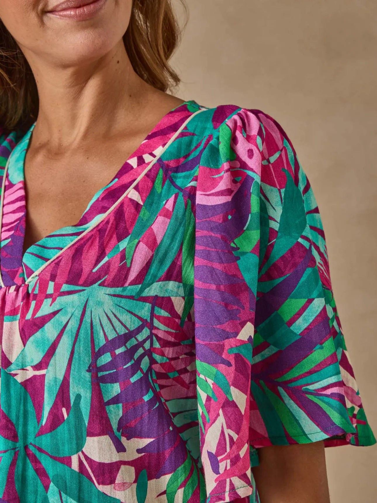 Robe manches papillon