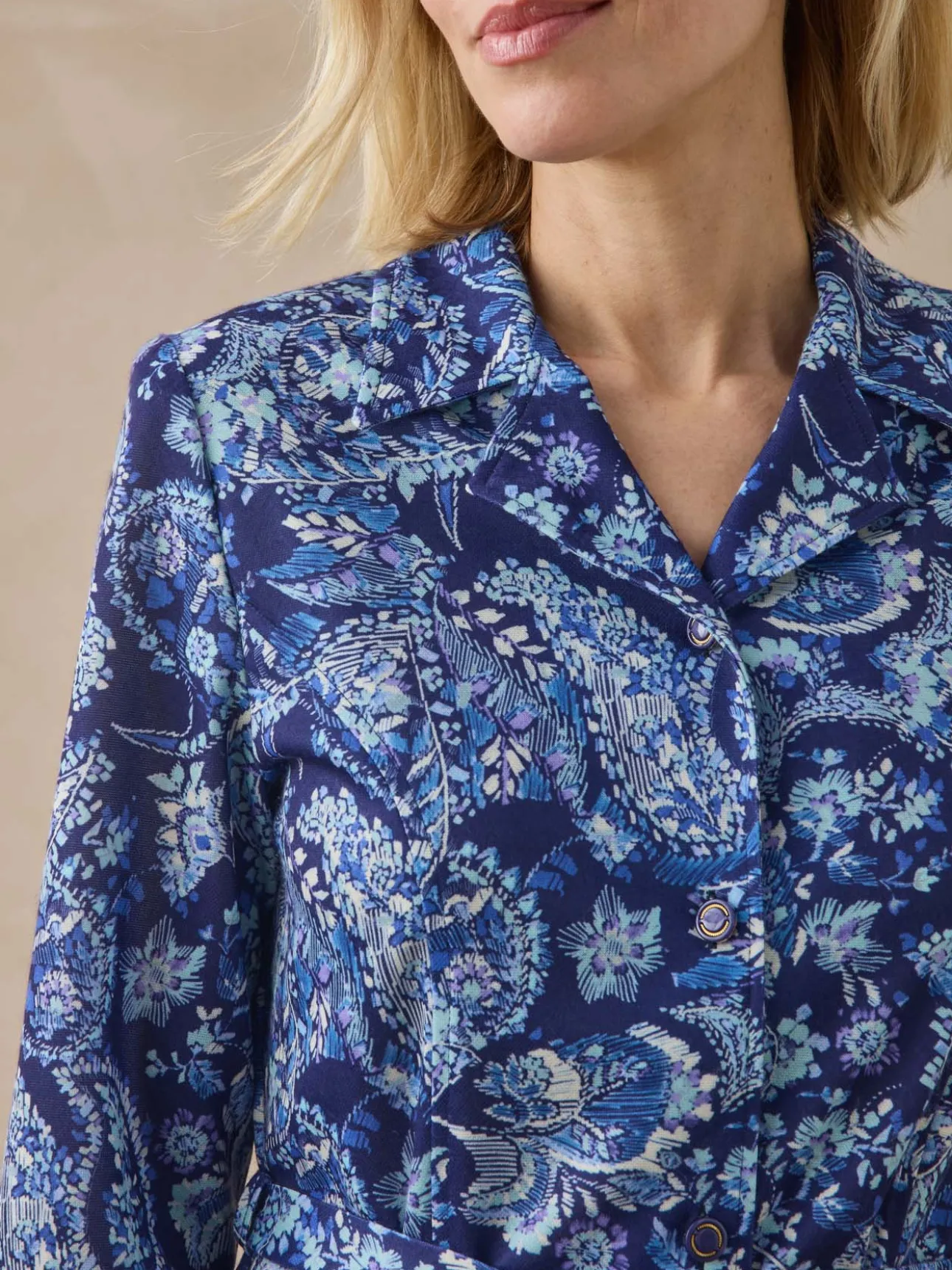 Robe toute boutonnée en maille