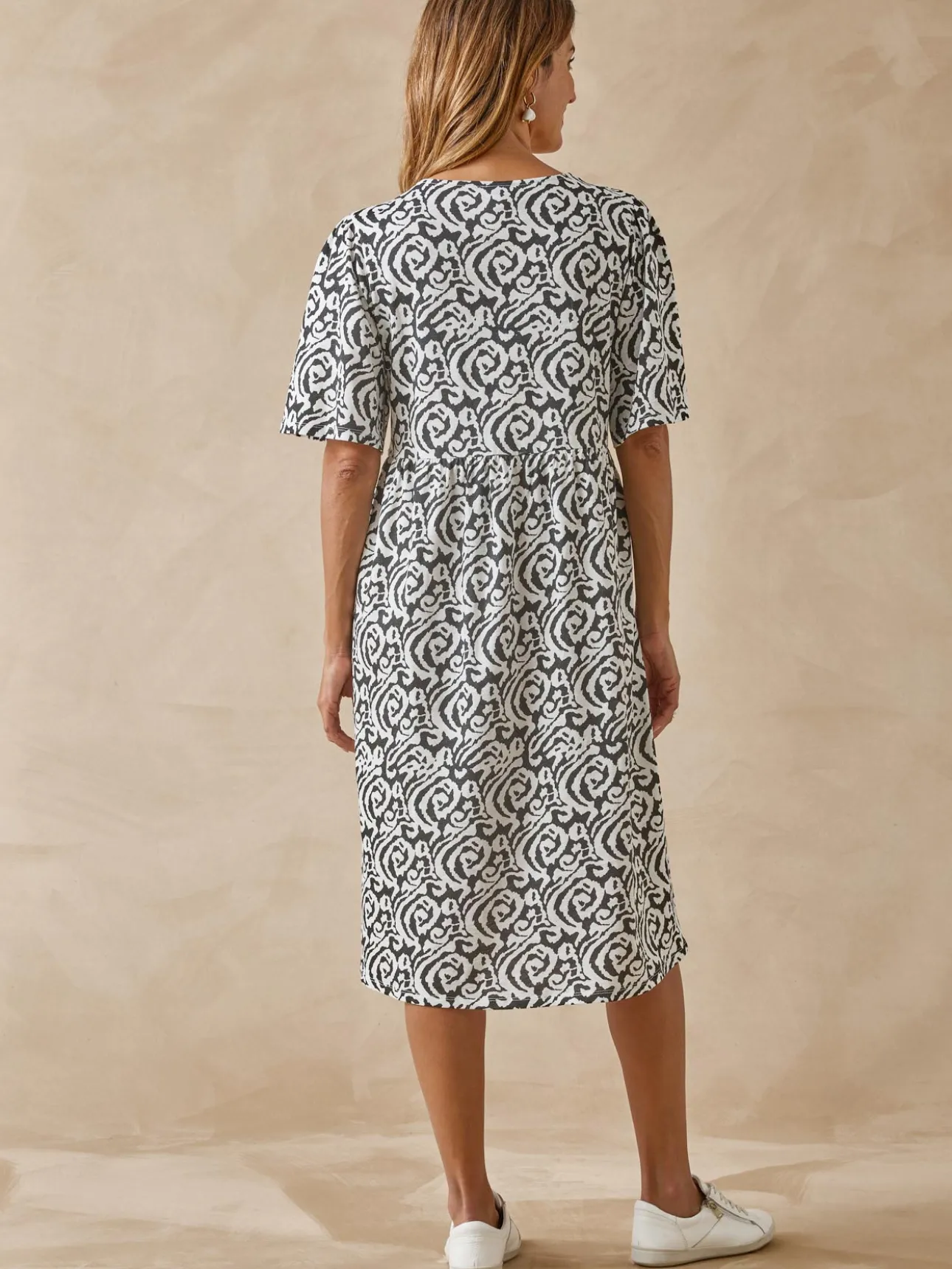 Robe évasée élastiquée taille