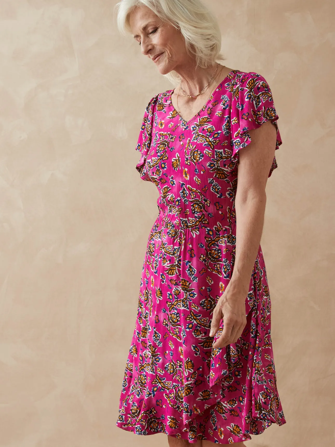 Robe à volants, manches courtes