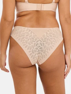 Slip Perfect Curves
