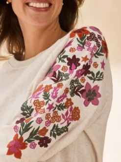 Sweat-shirt fantaisie manches brodées