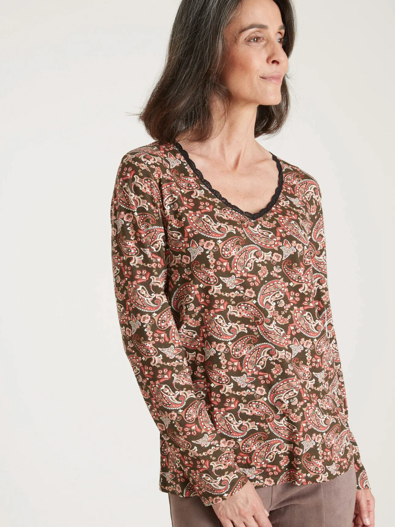 Tee-shirt avec dentelle à l'encolure