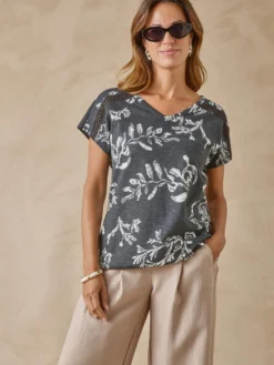 Tee-shirt base resserrée