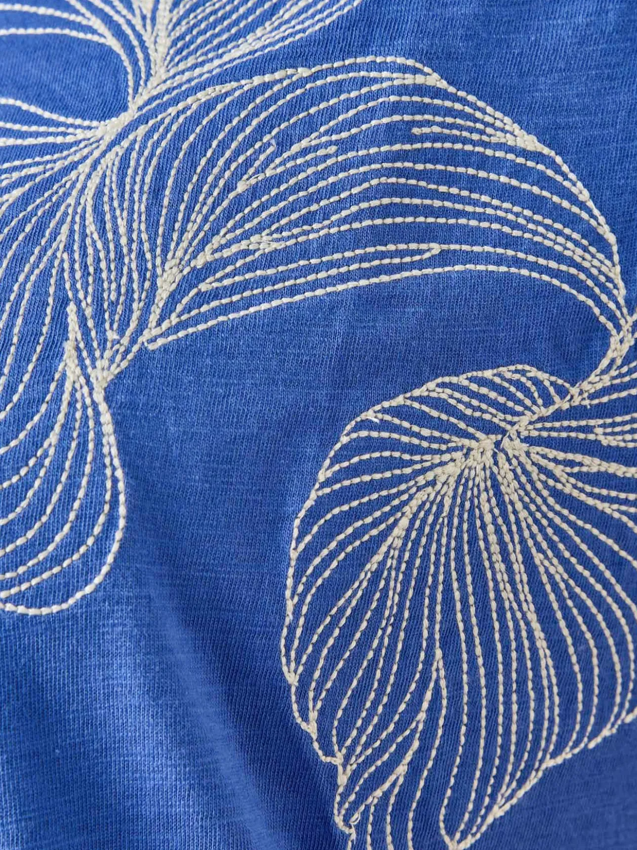 Tee-shirt brodé encolure tunisienne