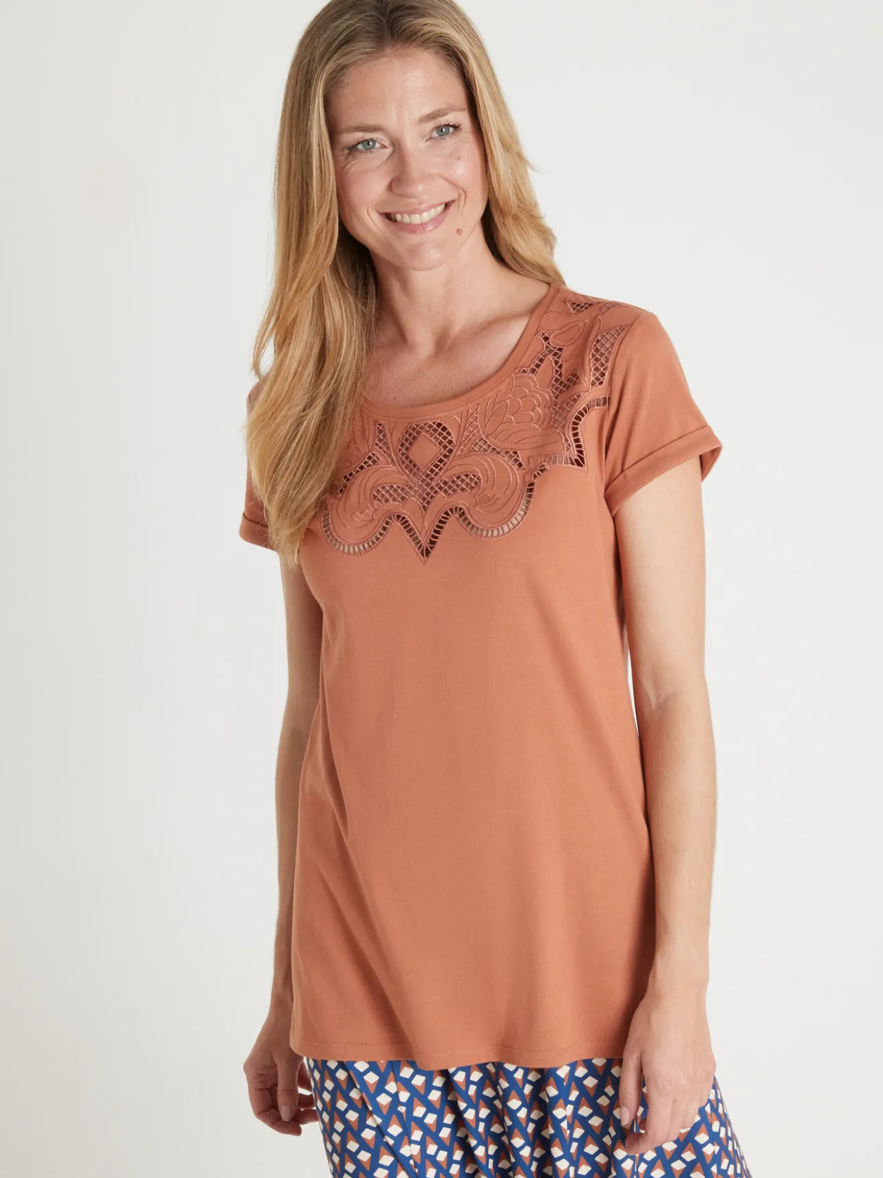 Tee-shirt coton à broderies ajourées