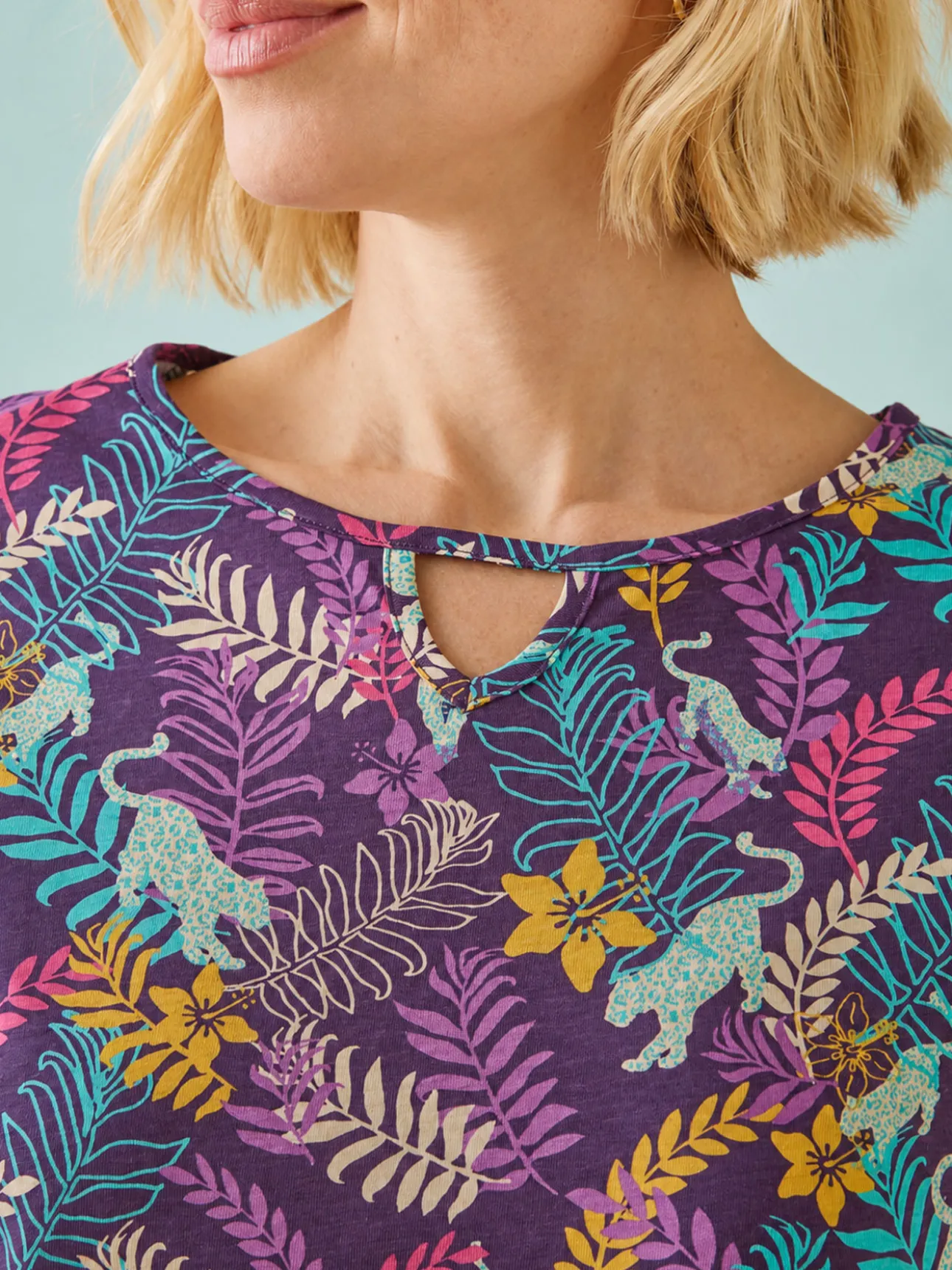Tee-shirt encolure fantaisie