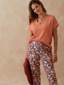 Tee-shirt encolure fantaisie