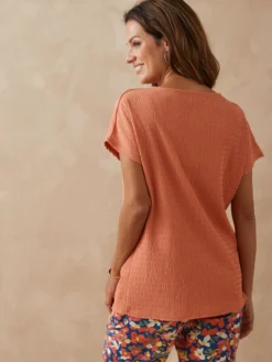Tee-shirt encolure fantaisie