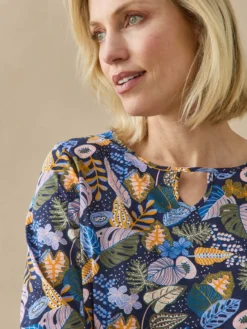 Tee-shirt encolure fantaisie