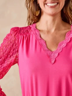 Tee-shirt fantaisie avec dentelle